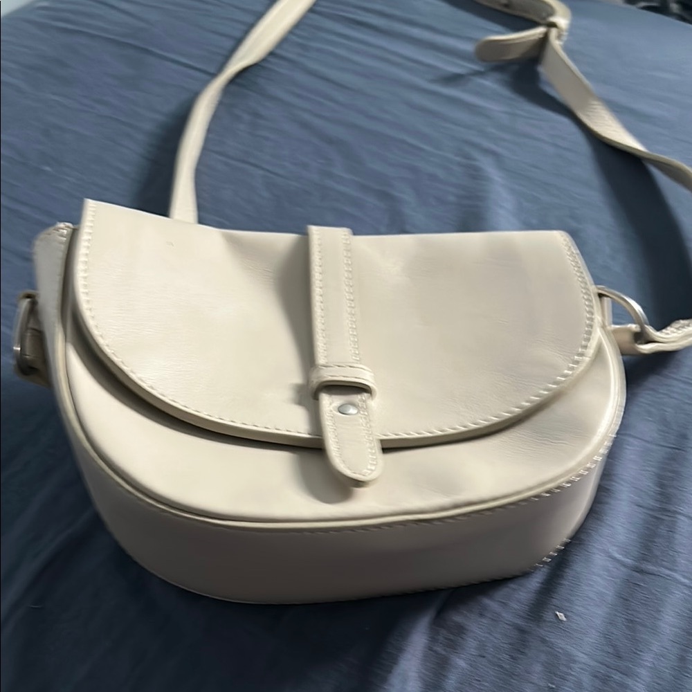 American Eagle Outfitters Cream Crossbody Bag with Structured Elegance